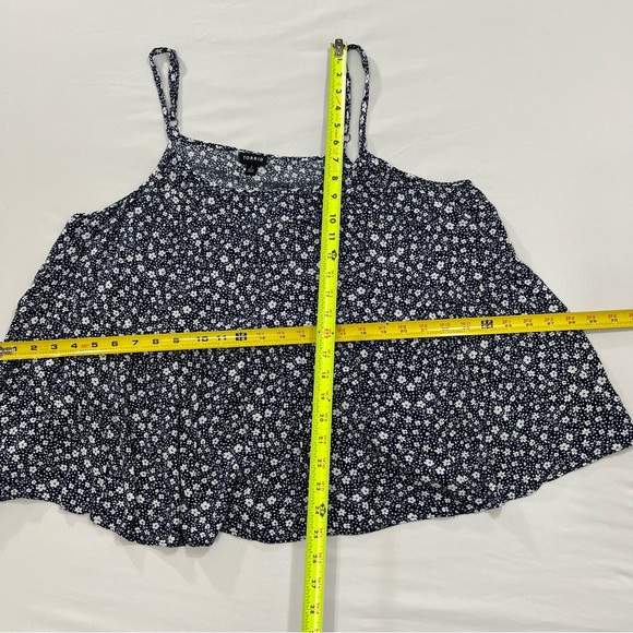 TORRID NAVY FLORAL GAUZE SHIRRED HEM BABYDOLL CAMI TOP SIZE 2 (2X/ 18-20) - Picture 16 of 16